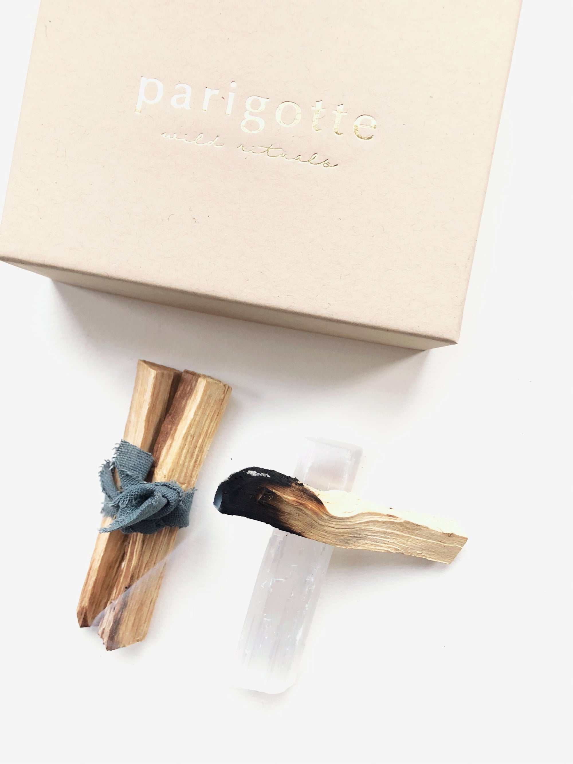 parigotte - Energy cleansing ritual kit - 2 AA grade Palo Santo Stick, sustainably sourced in Peru , approx. 10 cm long