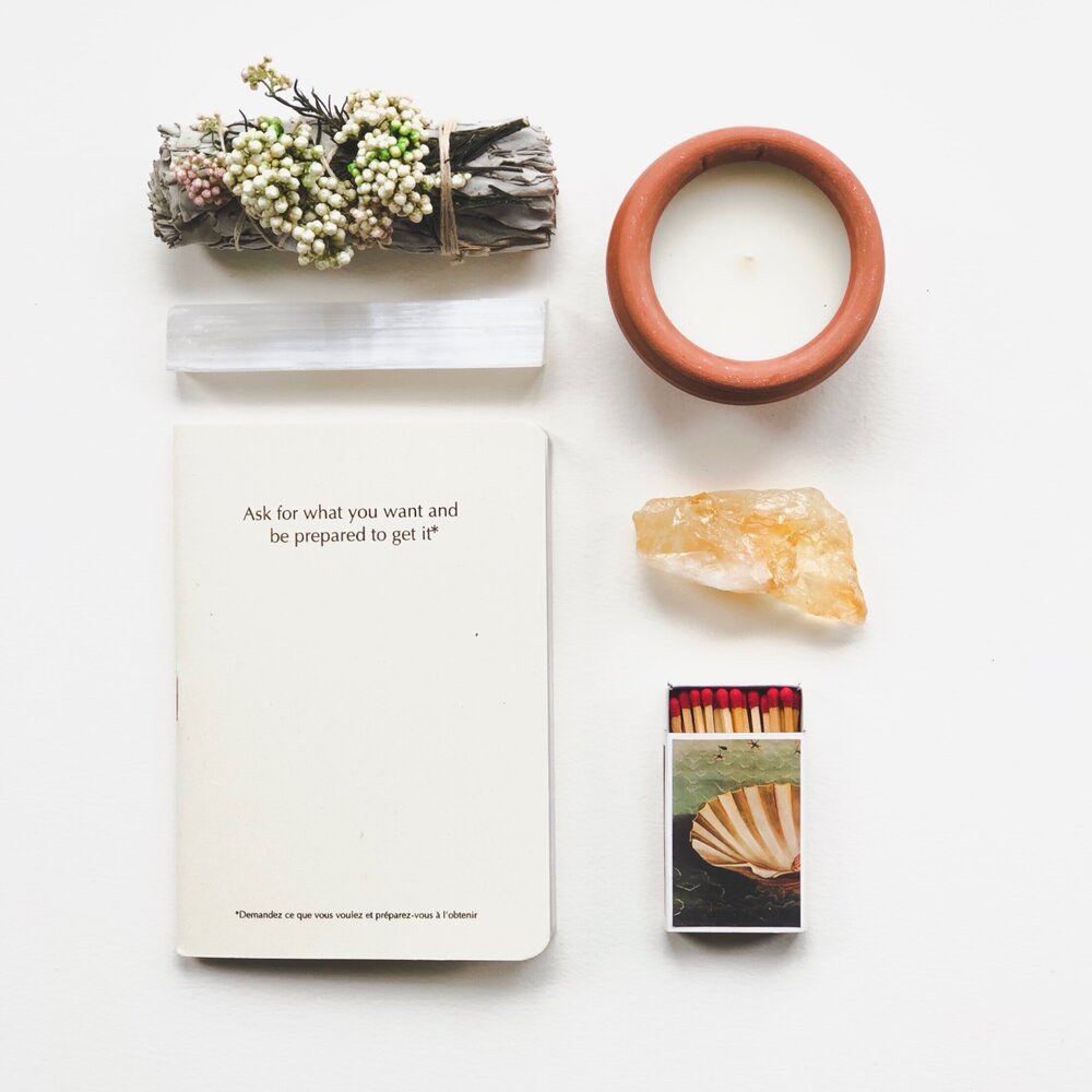 parigotte - Manifestation Meditation Ritual Kit - Californian White Sage with dried flowers bouquet , Citrine, White Selenite Crystal, Manifest Notebook , Handmade Candle in a Clay pot, Match box
