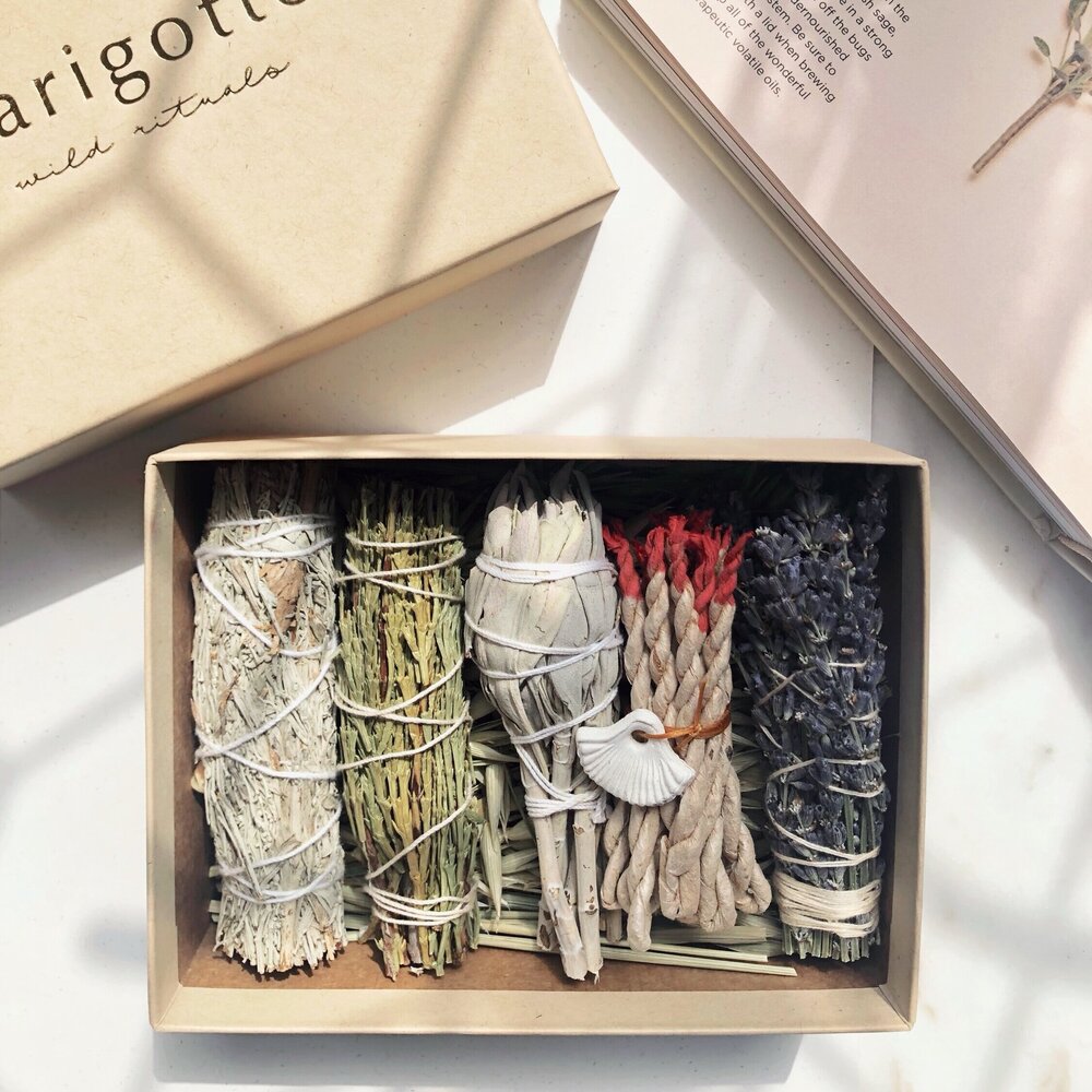 parigotte - Positive Vibes Ritual Kit - White Sage from California, Californian Desert Sage, Cedar Smudge, Dried Lavender smudge, 15 handmade Himalayan rope incenses, handmade clay shell charm, FSC certified Recycled Box